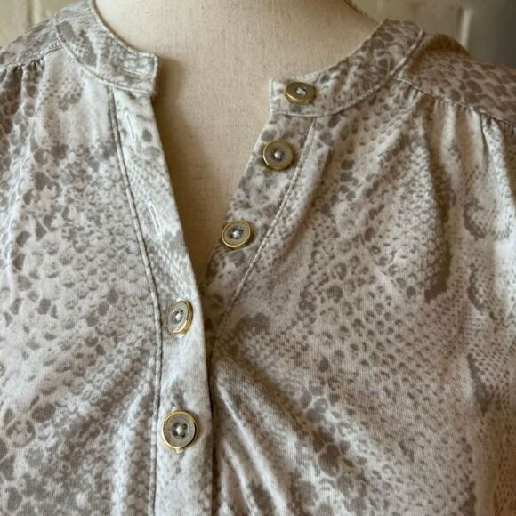 Liz Claiborne Snake Print Top size M EUC - Picture 2 of 7